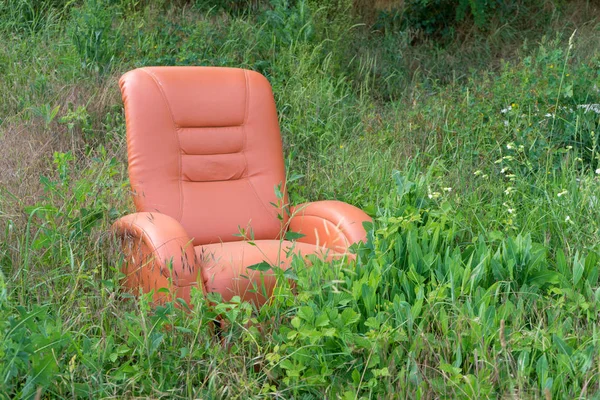 Ein roter Stuhl — Stockfoto