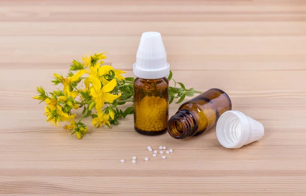 Homeopatický lék se St. John — Stock fotografie