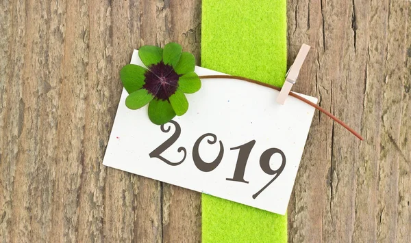 Silvestr Nový Rok Karty Pro Rok 2019 Listy Jetele Dřevěné — Stock fotografie