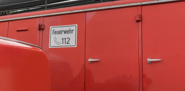 Feuerwehr Detail Eines Feuerwehrfahrzeugs Mit Deutschem Text Feuerwehr 112 — Stockfoto