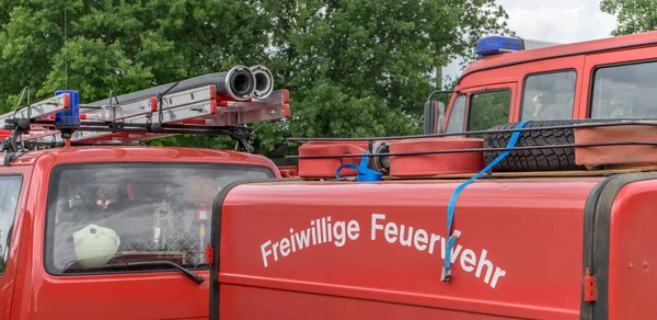 Freiwillige Feuerwehr Detail Eines Feuerwehrfahrzeugs Mit Deutschem Schriftzug Freiwillige Feuerwehr — Stockfoto