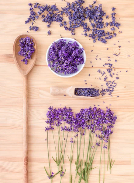 Flores Lavanda Frescas Secas Vista Superior Tigelas Porcelana Com Flores — Fotografia de Stock