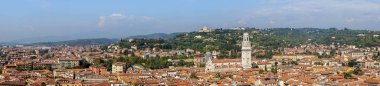 Verona tarihi cityscape / View, tarihi kent merkezine ve İtalya Verona katedralde çatılarına
