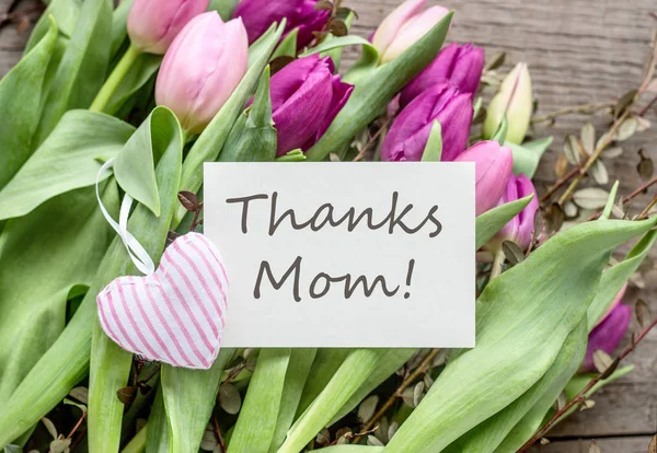 Danke Mutter Grußkarte Zum Muttertag Mit Rosa Und Violetten Tulpen — Stockfoto