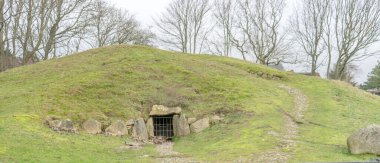 Almanya 'daki Sylt adasında taş devri mezarı.