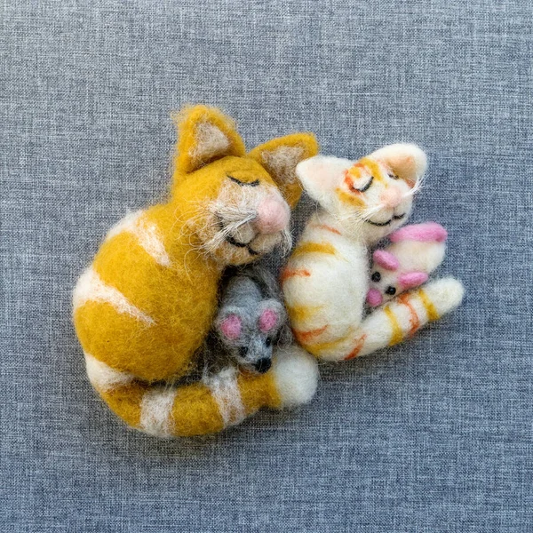Sleeping Smiling Pair Cats Holds Two Small Mice Arms — Stock Photo, Image