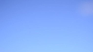 Timelapse. Doğa arka plan. Bulanık bokeh soyut mavi gökyüzü