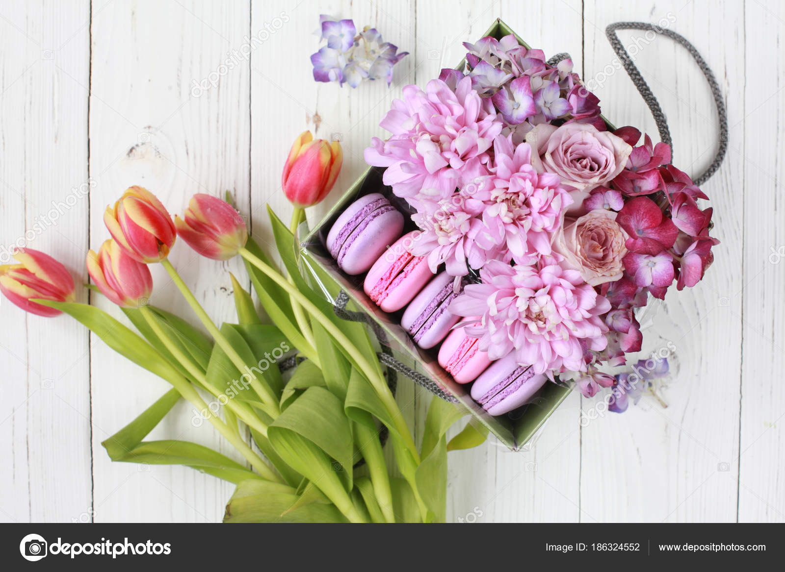 Set Regalo Caja Con Flores Hortensia Rosa Crisantemo Macarrones Sobre
