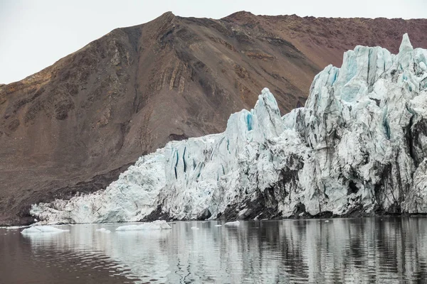 Βουνά Παγετώνα Στην Αρκτική Για Φόντο — Φωτογραφία Αρχείου