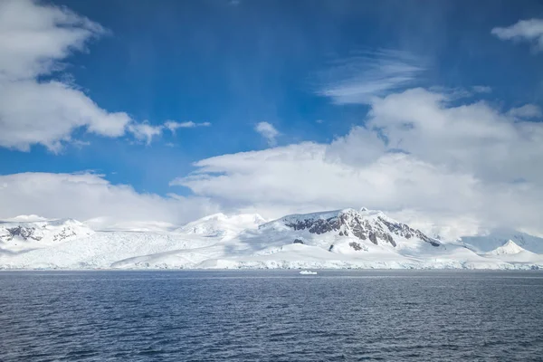 Les Montagnes Sont Couvertes Neige Dans Antarctique Pour Paysage — Photo