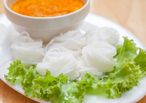 Fideos Arroz Salsa Pescado Curry Con Verduras Comida Tailandesa —  Fotos de Stock