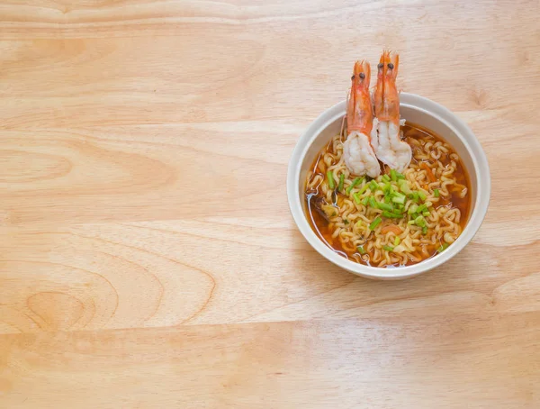 Sopa de macarrão de ovo com camarão — Fotografia de Stock