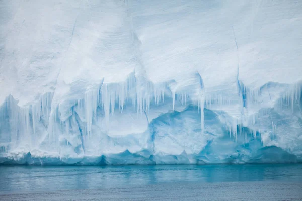 Iceberg Montagna Ghiaccio Grande Pezzo Ghiaccio Acqua Dolce Che Rotto — Foto Stock