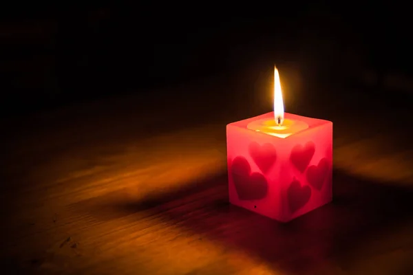 Зажженная свеча для фона — стоковое фото