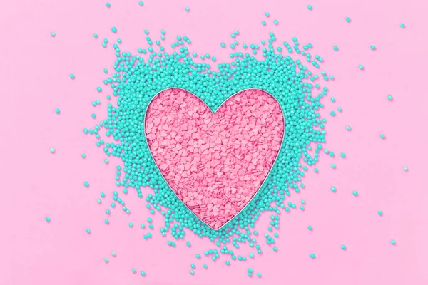 Rózsaszín és menta sprinkles édes szív alakú lapos feküdt — Stock Fotó