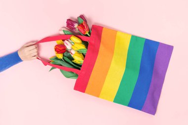 Lgbtq gururlu gökkuşağı bayraklı çanta