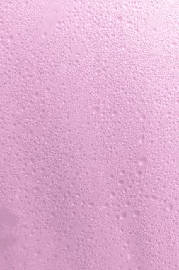 Arka plan deseni güneş ve lensli ıslak pembe cam damlaları