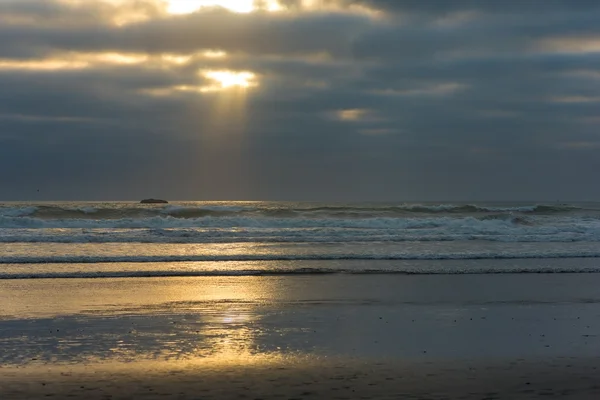 Raios de sol na praia — Fotografia de Stock