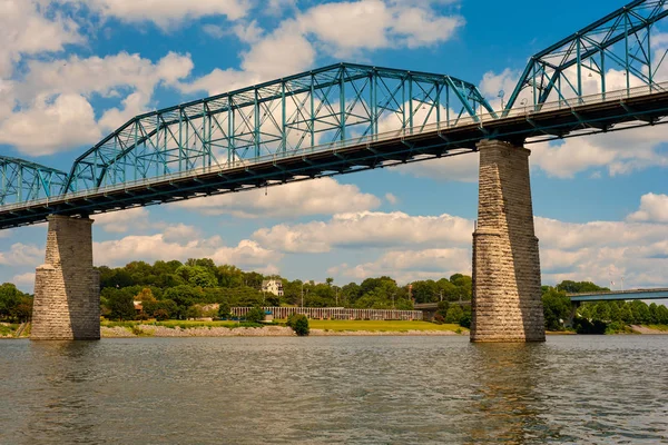 Ponte pedonal alta — Fotografia de Stock