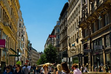 Viyana Karntnerstrasse kalabalığı