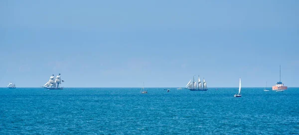 Göldeki Uzun Gemiler — Stok fotoğraf