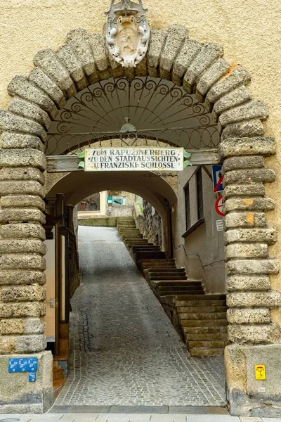 Stare Kamienne Wejście Wejścia Górę Kapuzinerberg Widokiem Miasto Salzburgu Austria — Zdjęcie stockowe