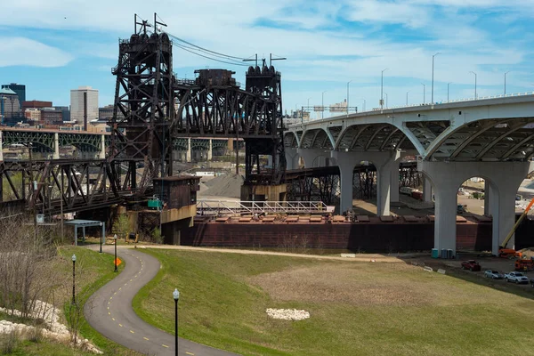 Zdá Dálniční Železniční Mosty Sbíhají Jižně Centra Clevelandu Ohiu Pod — Stock fotografie