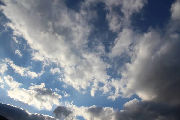 Esta Uma Foto Uma Nuvem Branca Céu Azul Dezembro Tirada — Fotografia de Stock