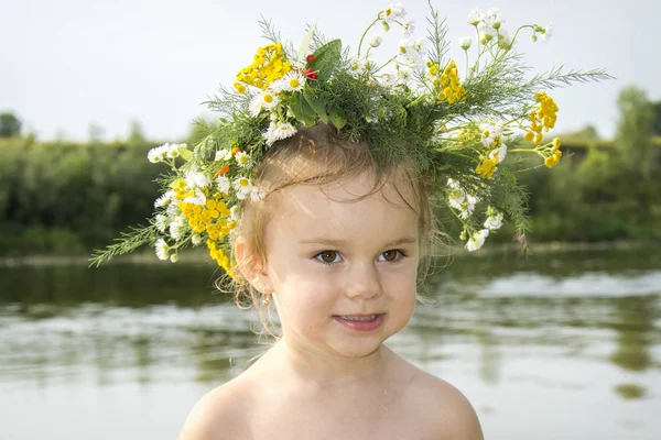 In the summer near the river there is a little beautiful girl in — Stock Photo, Image