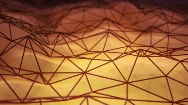 黄色の低ポリ光沢の屈折をカバーする抽象金属ネットが進化する表面 ハイテクループの背景 — ストック動画