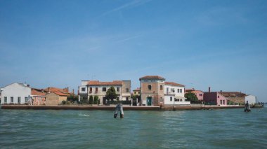 Murano 'nun deniz kıyısındaki binaları, Venedik, İtalya