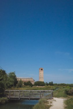 Santa Maria Katedrali ve Ada 'daki çan kulesi.