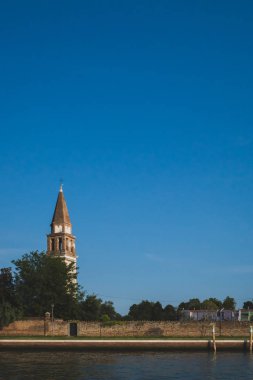 Mazzorbo adasındaki çan kulesi, Burano, Venedik, İtalya 'ya yakın.