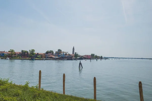 Blick auf die Insel Burano von der Insel Mazzorbo, Venedig, Italien — Stockfoto