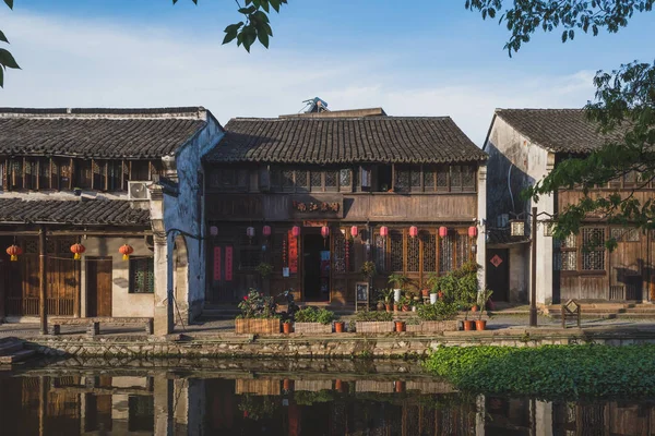 Lokale Herberge am Fluss in der Altstadt von Nanxun — Stockfoto