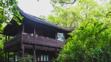 Batı Gölü yakınlarındaki geleneksel Çin mimarisi, Hangzhou, Çin
