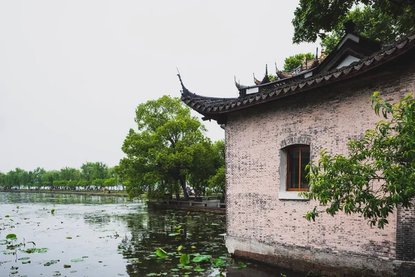 Maison au bord de l'eau à West Lake, Hangzhou, Chine — Photo