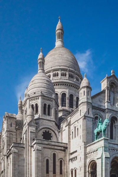 Vue latérale du Sacré-Cœur (Basilique du Sacré-Cœur) à Montmartre , — Photo