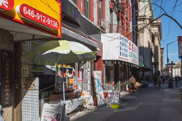 Sklepy przy ulicy na Manhattanie Chinatown — Zdjęcie stockowe
