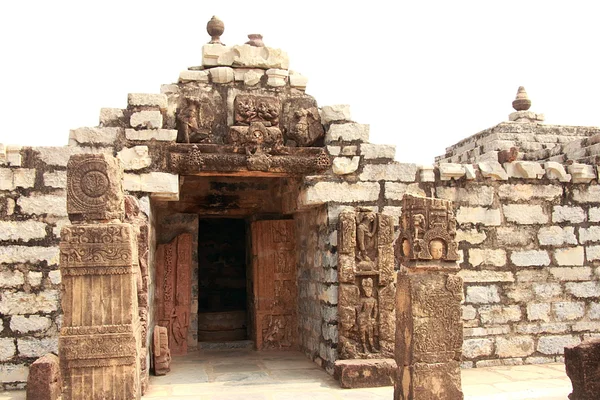 Sirpur, Chhattisgarh içinde antik bir tapınak
