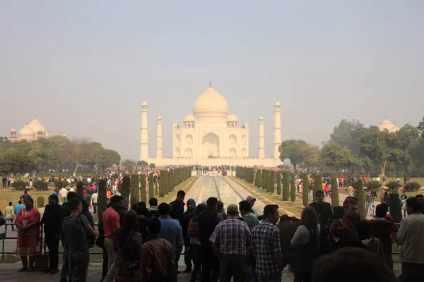 Publicación turística frente al Taj — Foto de Stock