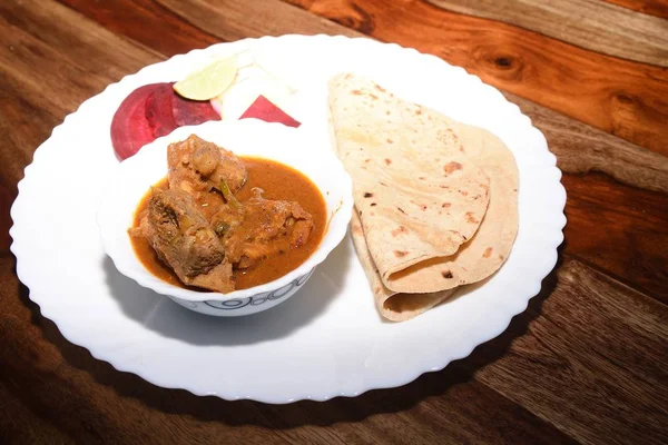 Indian Mutton curry thali severed with��salad — Stock Photo, Image