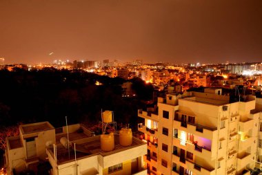 BANGALORE, INDIA - Nisan 05, 2020: Hindistan tecrit döneminde, 5 Nisan 'da Hindistan Başbakanı vatandaşlardan saat 21: 00 