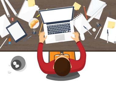 Çalışma alanı tablosu ve bilgisayar ile. Dizüstü bilgisayar, belgeler, kağıtları, not defteri, kalem. Evrak işleri. Ofis işleri, iş. Çalışma alanı yönetimi. Yaratıcı tasarım.