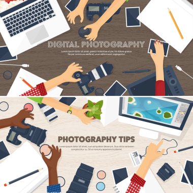 Fotoğrafçı ekipman üzerinde bir tablo. Fotoğraf araçları, fotoğraf düzenleme, beğenilen düz arka plan. Dijital photocamera lens ile. Vektör çizim.