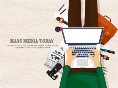 Kitle iletişim araçları arka planda düz bir stil. Muhabir ve muhabir ile basın toplantısı. Broadcasting.Multimedia Haberler, gazete. TV programı. Internet radyo, televizyon... Mikrofon.