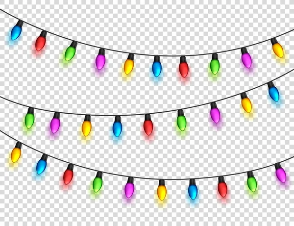 Gloeiende Kerstverlichting op transparante achtergrond. Slingers met gekleurde bollen. Xmas vakantie. Christmas wenskaart ontwerpelement. Nieuwjaar, winter. — Stockvector