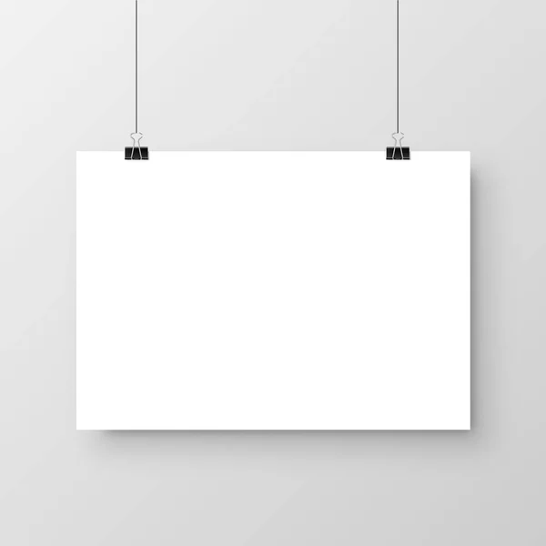 Feuille de papier vierge suspendue réaliste avec ombre au format A4 et trombone noir, reliure sur fond gris. Affiche de design, modèle ou maquette. Illustration vectorielle . — Image vectorielle