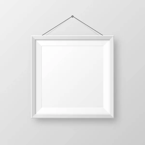 Realista colgando en una pared en blanco marco de imagen con sombra. Moderna maqueta de póster aislada sobre fondo gris. Marco de fotos vacío para galería de arte o interior. Ilustración vectorial . — Vector de stock