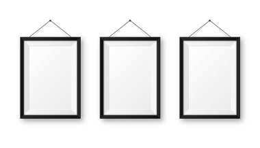 Duvarda asılı gerçekçi, gölgeli siyah resim çerçevesi. Beyaz arka planda izole edilmiş modern poster modeli. Sanat galerisi ya da iç mekan için boş fotoğraf çerçevesi. Vektör illüstrasyonu.